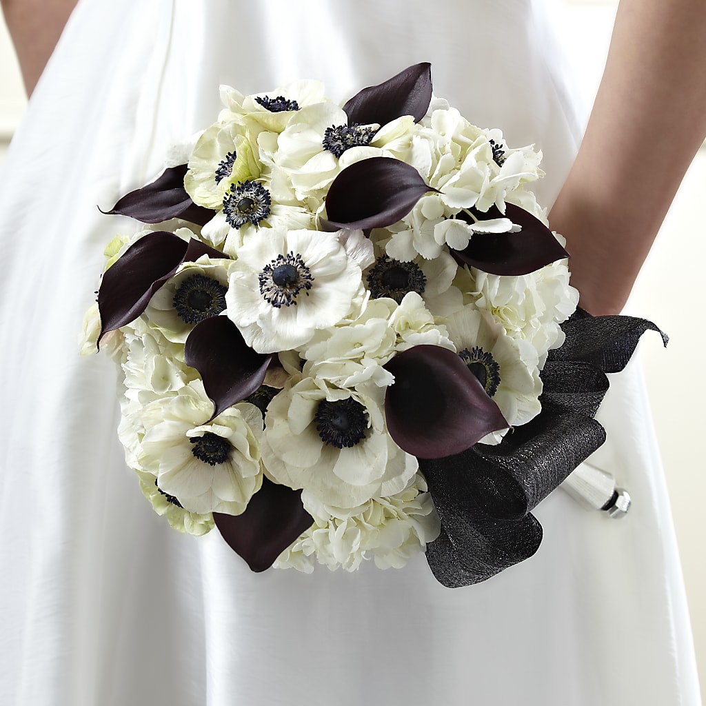 To Have and To Hold Bouquet – Blossom And Brew Co, Menasha WI