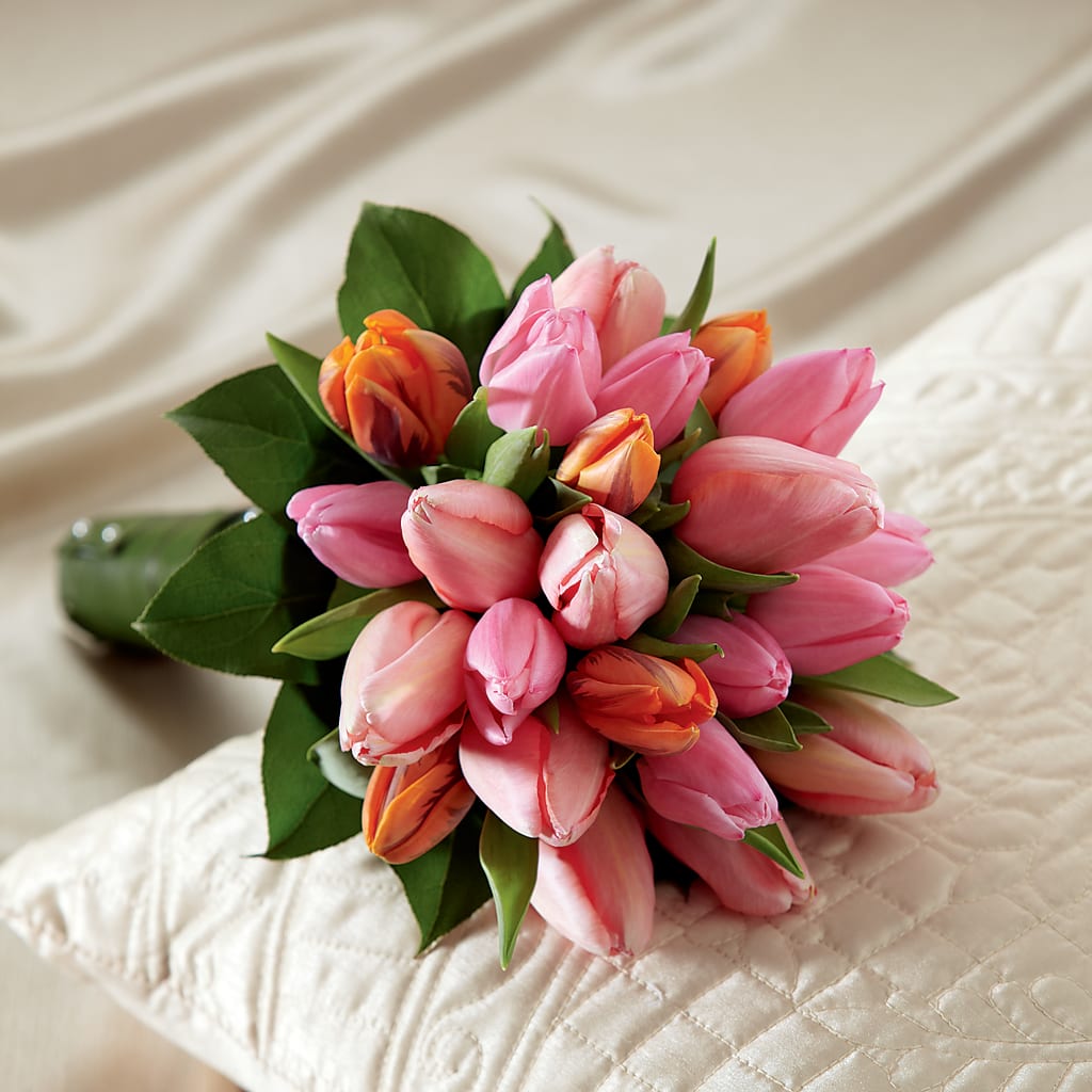 Embraceable Bouquet – Blossom And Brew Co, Menasha WI