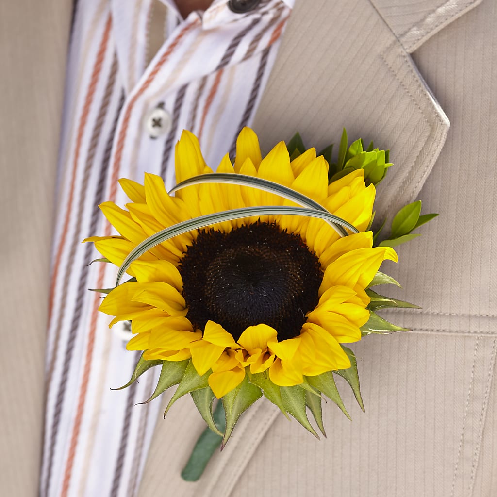 Free Spirit Boutonniere – Blossom And Brew Co, Menasha WI