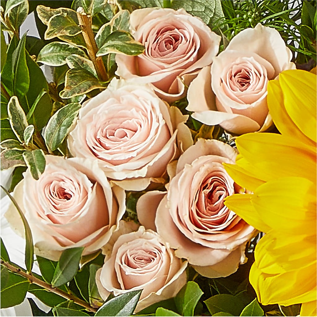 The Good Life Bouquet –  Blossom And Brew Co, Menasha WI
