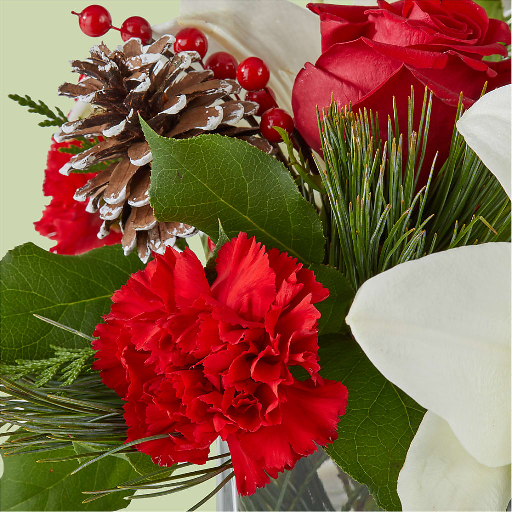 Glistening Icicles Bouquet –  Blossom And Brew Co, Menasha WI