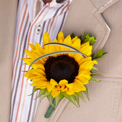Free Spirit Boutonniere –  Blossom And Brew Co, Menasha WI